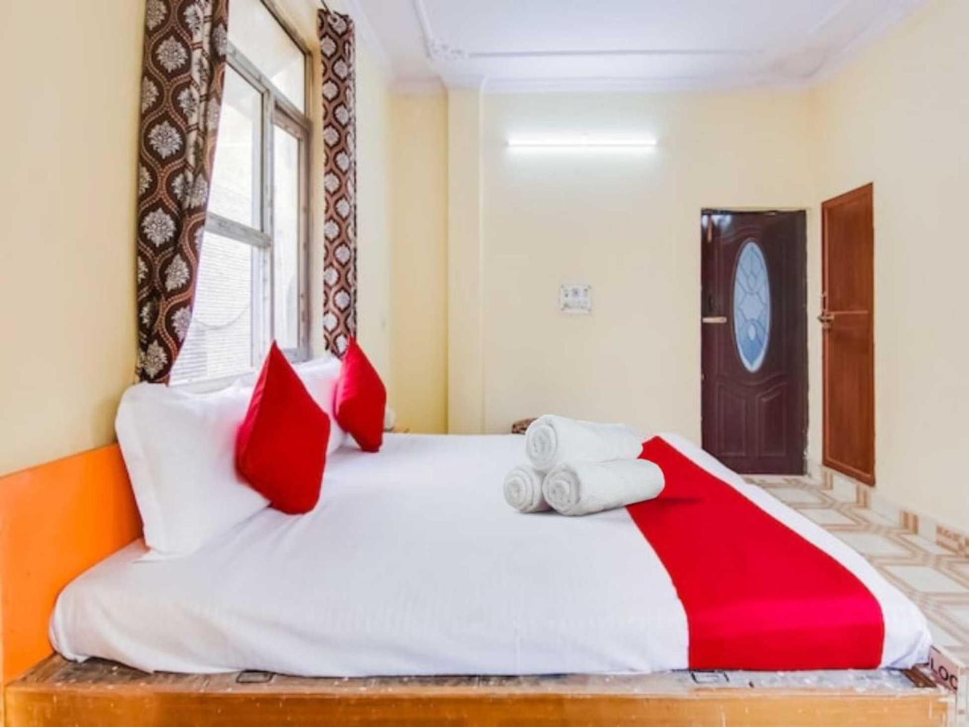 Hotel O Smart View New Delhi Bagian luar foto